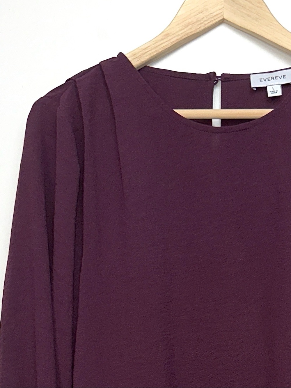 EVEREVE Taryn Smock Detail Blouse in Wine - Picture 4 of 8